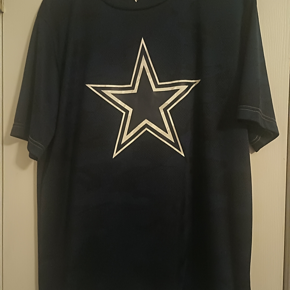 Fanatics Navy Short-Sleeve Tee with Dallas Cowboys star.